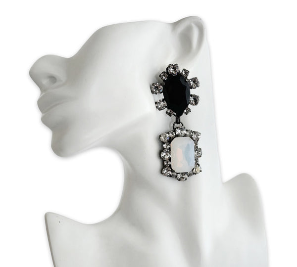 Dynasty Reign Noir Blanc Earrings